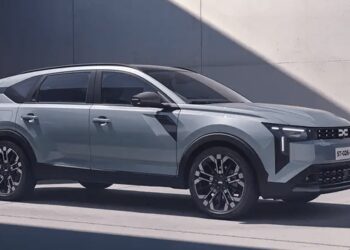 Dacia Striker: il nuovo crossover ibrido arriva in Italia