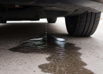 Perdita d’acqua dall’auto: Le cause principali e come riconoscerle