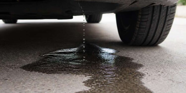 Perdita d’acqua dall’auto: Le cause principali e come riconoscerle