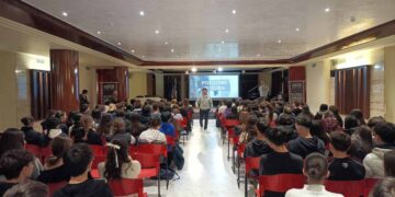 Sara Safe Factor fa tappa a Quartu Sant’Elena: la guida responsabile  si impara a scuola con un pilota pluripremiato
